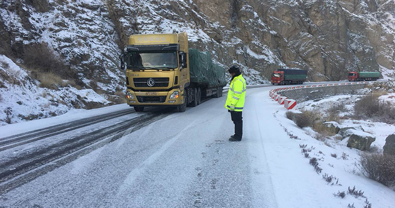 道路积雪